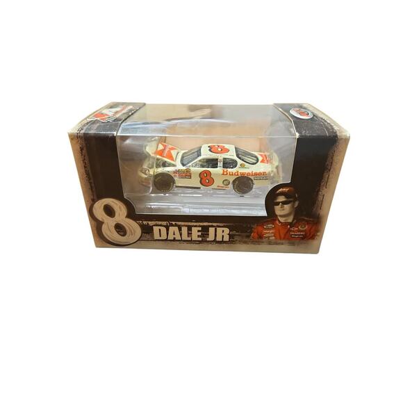 1/64 Scale - Dale Earnhardt Jr 2006 Monte Carlo SS Budweiser - Picture 2 of 5